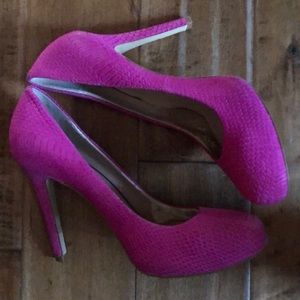 11M Fierce magenta snake textured INC pump